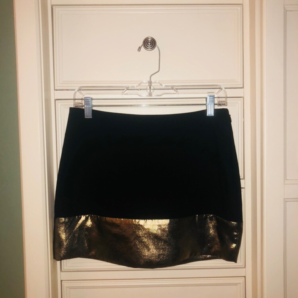 EXPRESS Black & Gold Mini Skirt